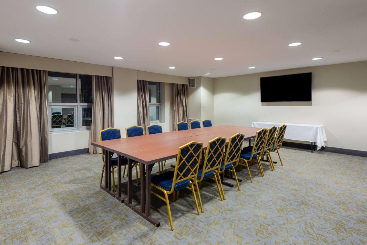 41 Lakefront Hotel, Trademark Collection By Wyndham 3*